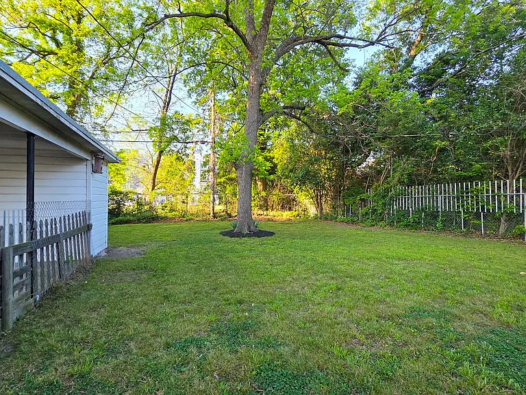 2405 Greenland Ave — Photo 4