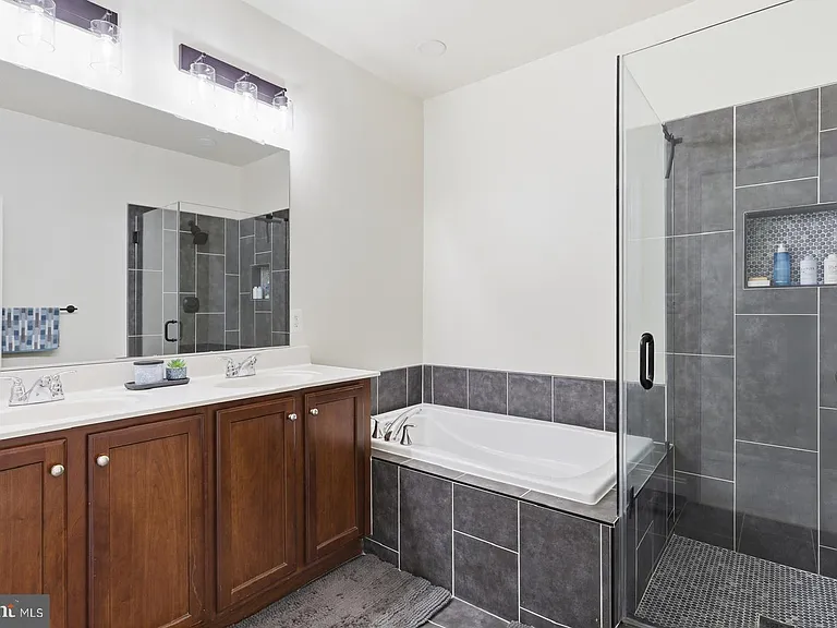 7931 Crescent Park Dr — Photo 26
