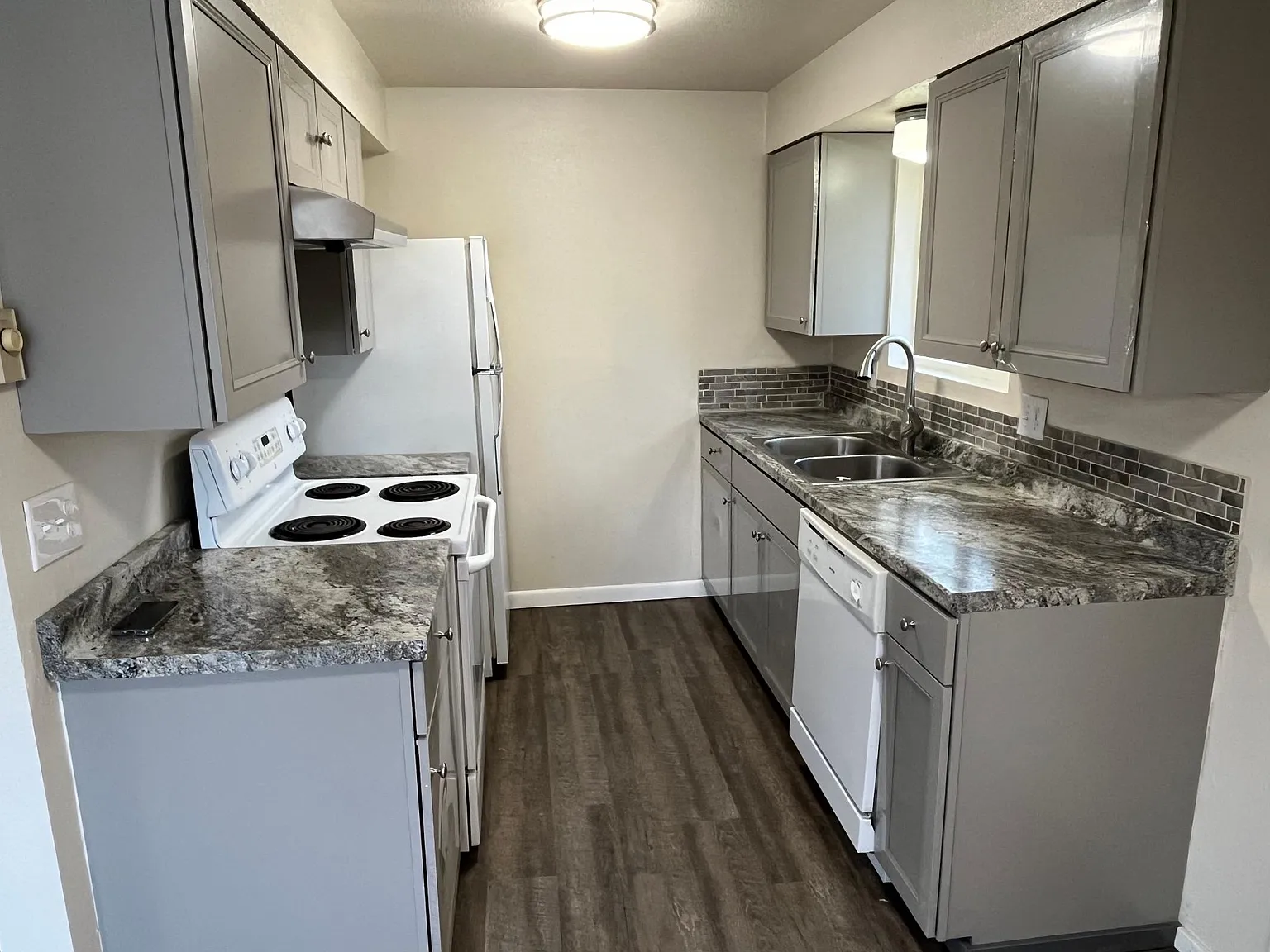 2 bed, 935 sqft, $1,185 — Photo 3