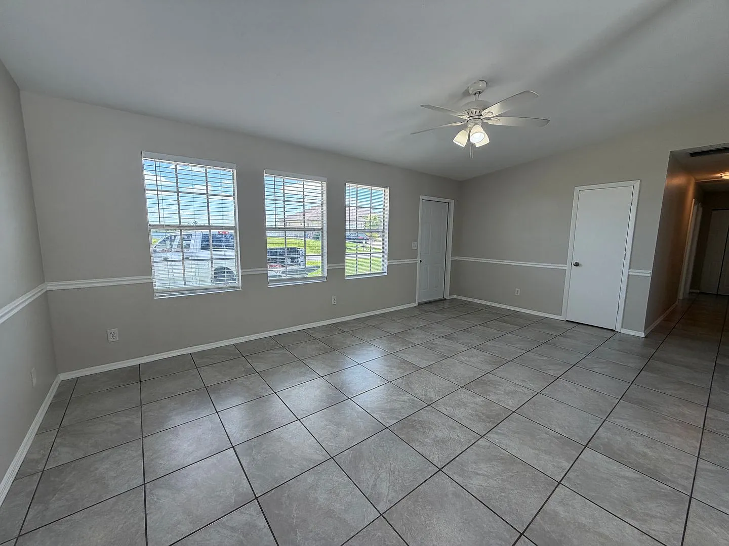 Pool Home -SFH - 3 Bedroom 2 Bath 1 Car Garage — Photo 3