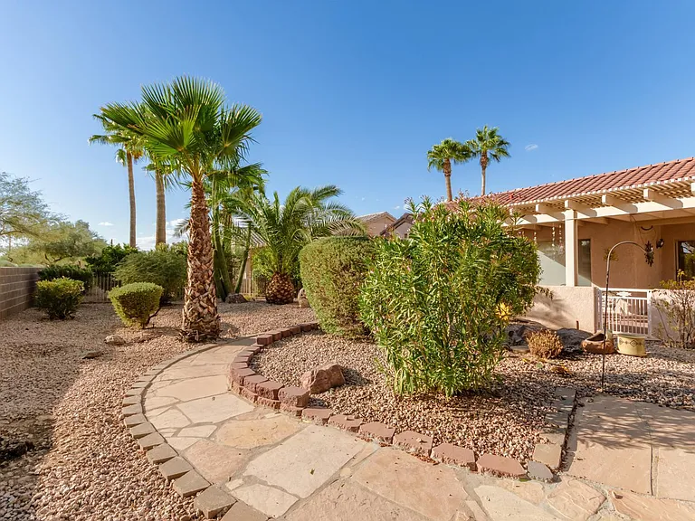16215 W Desert Winds Dr — Photo 2