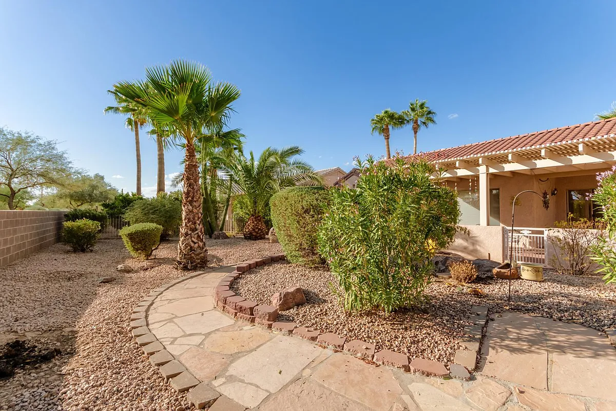 Building Photo - 16215 W Desert Winds Dr