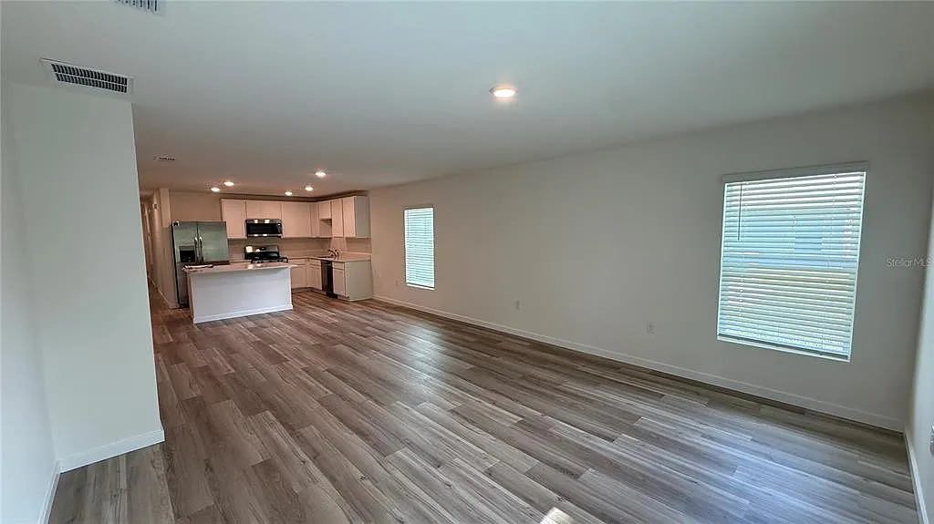 5 bed, 2.0 bath, 1739 sqft, $2,350 — Photo 2