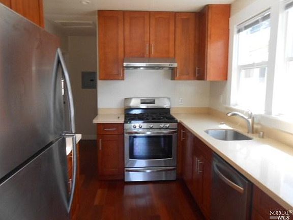 5th image of 833 Kentucky St
