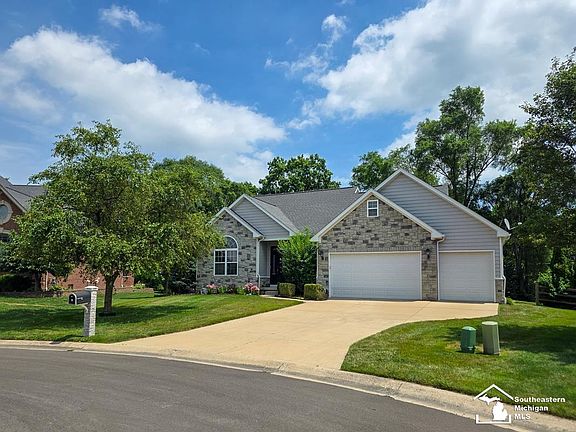 2nd image of 14922 Wildwood Dr