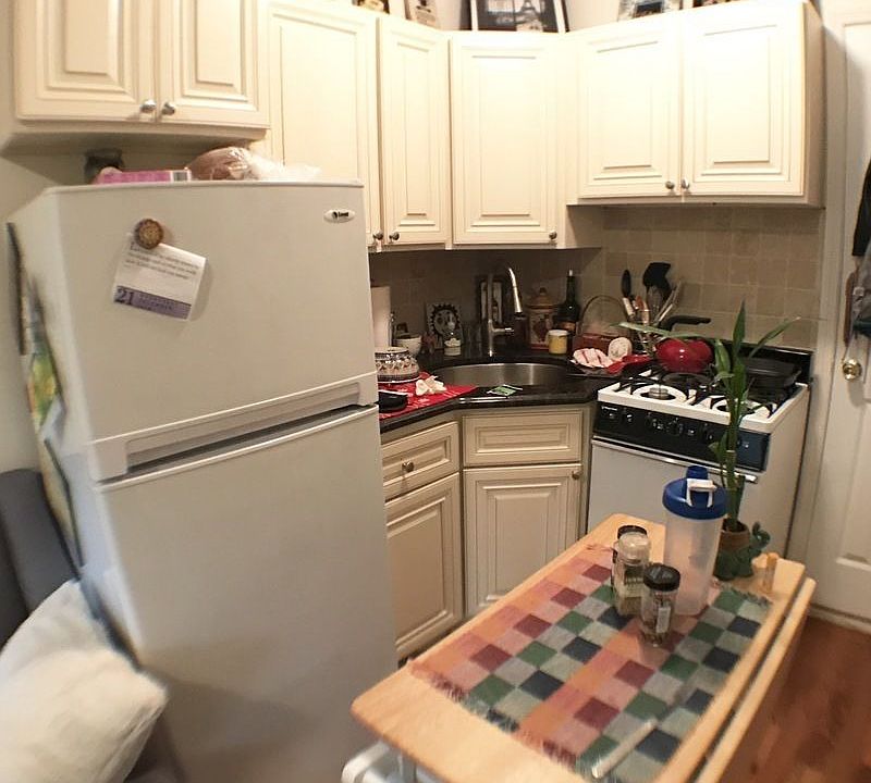 1st image of 324 1/2 E 8th St APT 2B
