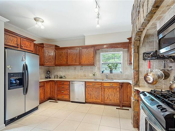 3rd image of 3833 Creswell Ave