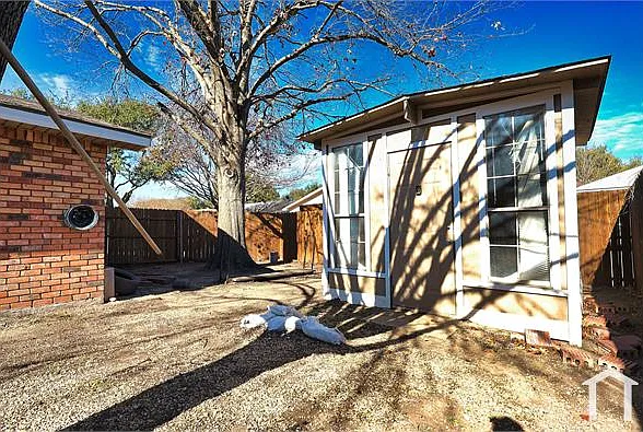 921 Middle Cove Dr — Photo 7