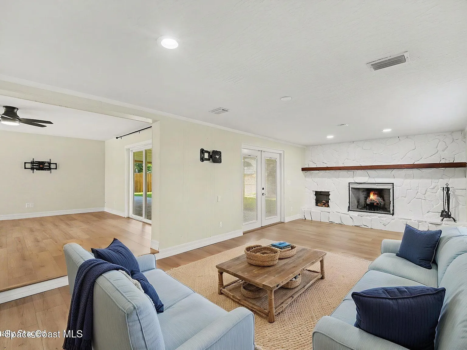 4 bed, 2.0 bath, 1902 sqft, $2,900 — Photo 4