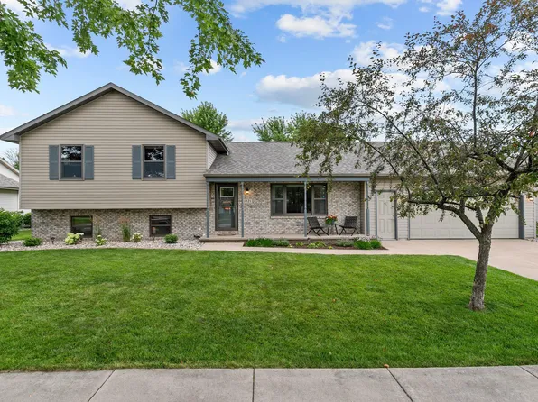 1821 Basswood Ln, Little Chute, WI 54140
