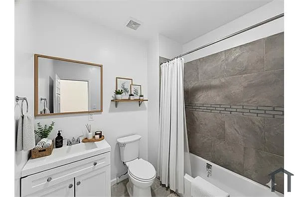 Building Photo - 826 S 15th St #3