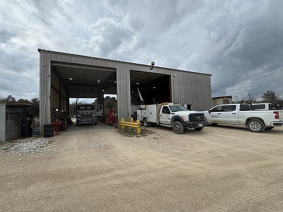 3rd image of 3308 McLennan Crossing Rd