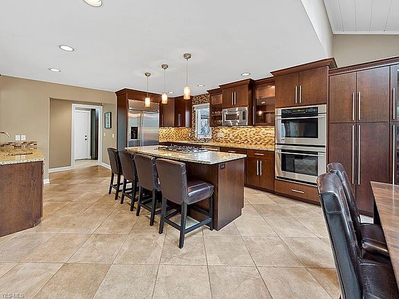 4th image of 32325 Wintergreen Dr