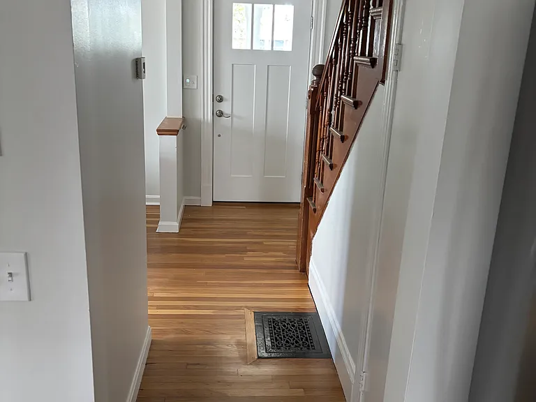 109 Magoun Ave — Photo 2