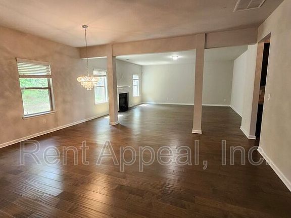 4th image of 3523 Woodshade Dr