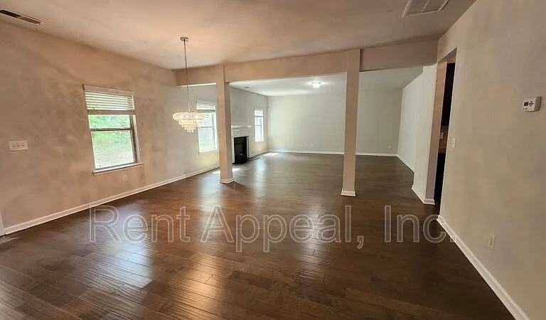 3523 Woodshade Dr — Photo 4