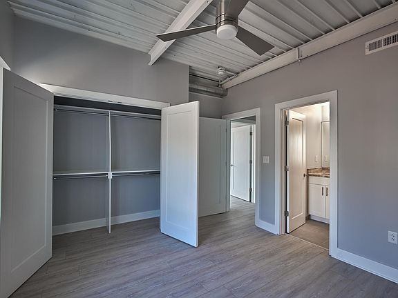 3rd image of 432 W 21st St #200