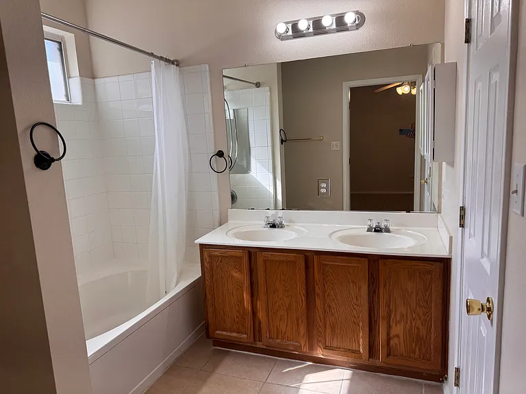 908 N Creek Blvd — Photo 10