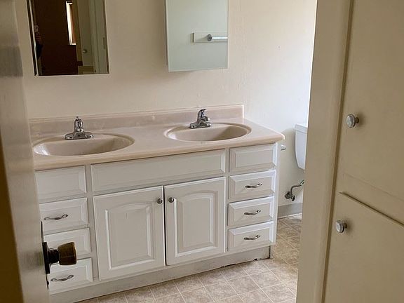 2nd image of 1275 E Oak Avenue B #6854392