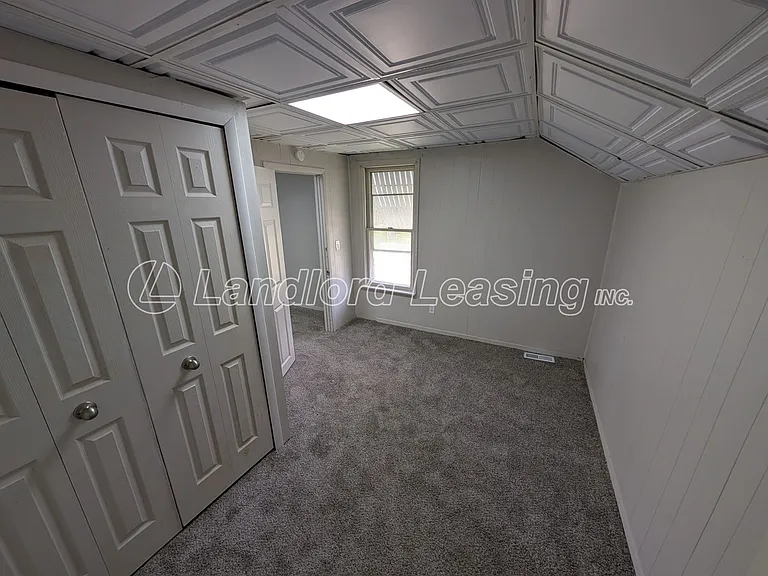 566 Jackson St — Photo 14