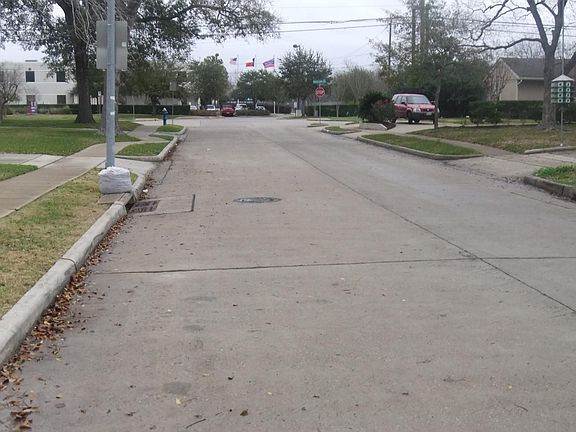 3rd image of 4014 Woodshire St