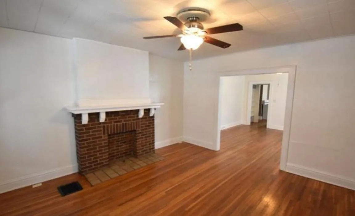 Building Photo - 2667 Indianola Ave