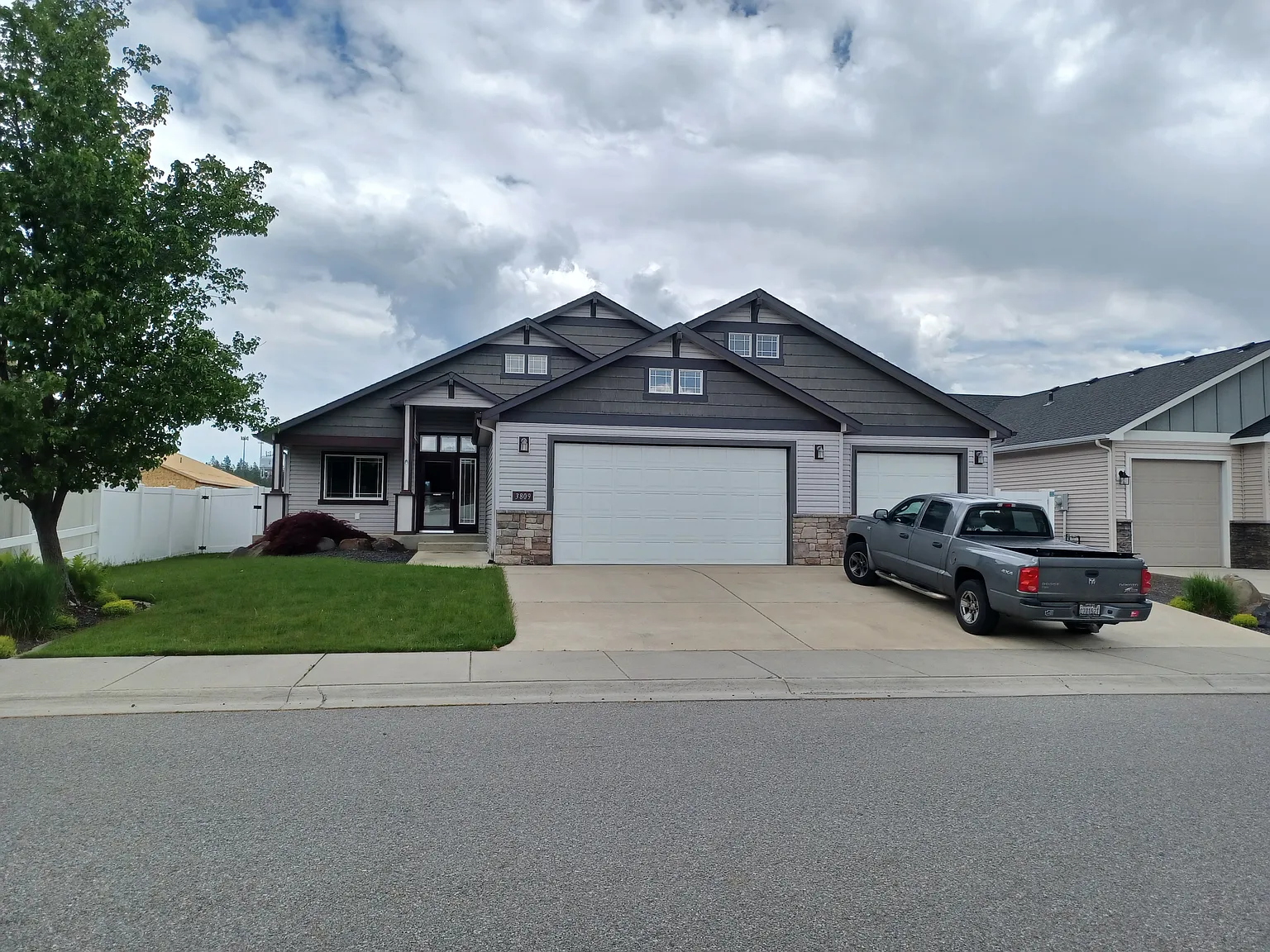 4 bed, 2.5 bath, 2852 sqft, $2,950 — Photo 1