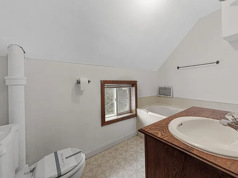 214 W College St #2 — Photo 5