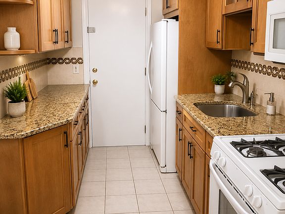 2nd image of 6 Hayes Rd APT 15