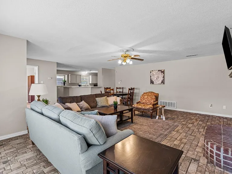 8128 Heritage Place Dr — Photo 3