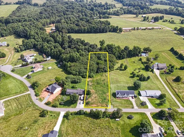 144 Tranquility Ln, Harmony, NC 28634