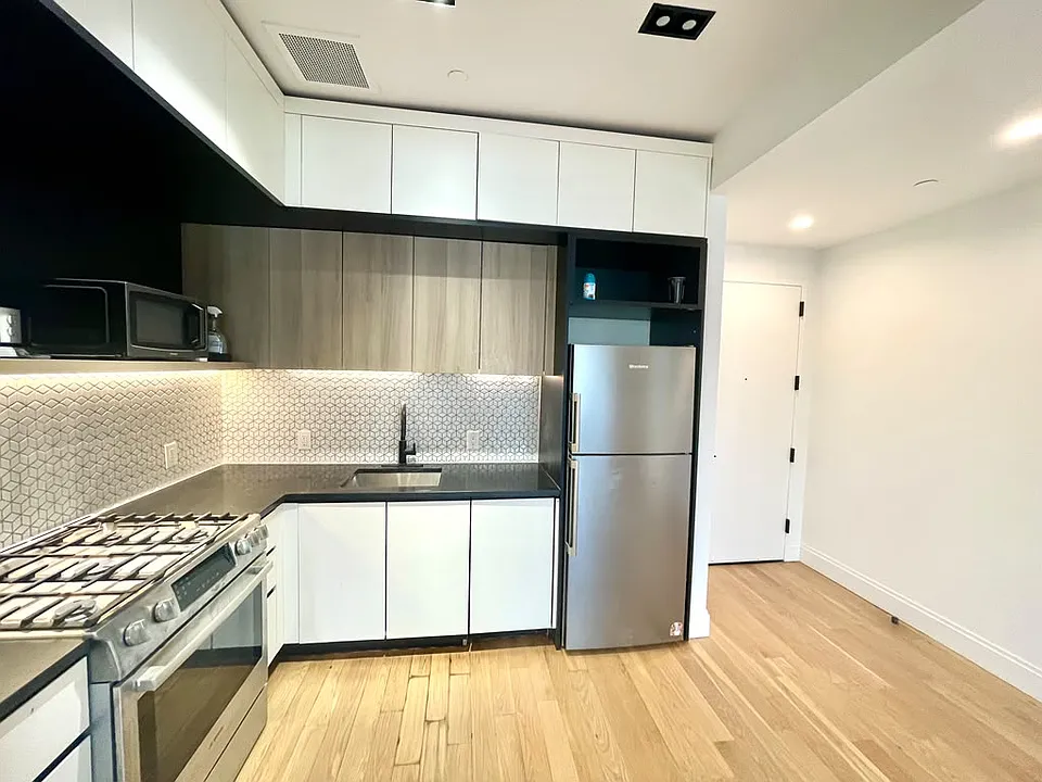 2443 Ocean Ave #4