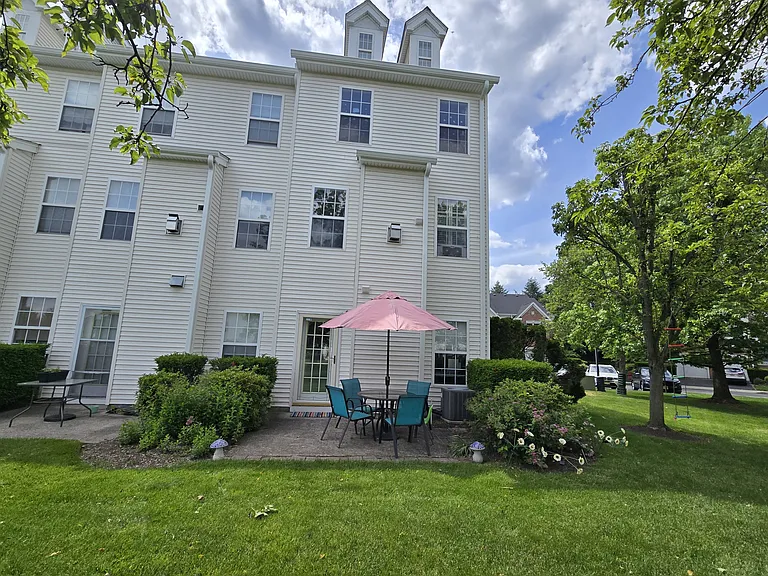 324 Winthrop Dr — Photo 18