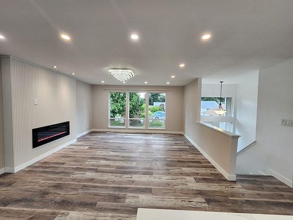 5th image of 10928 NE 132nd St