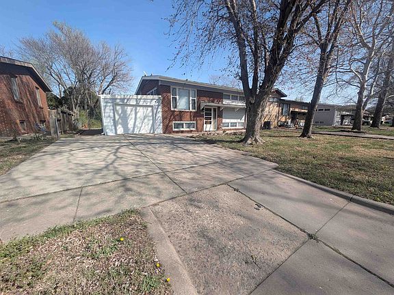 3rd image of 2204 S Bennett St