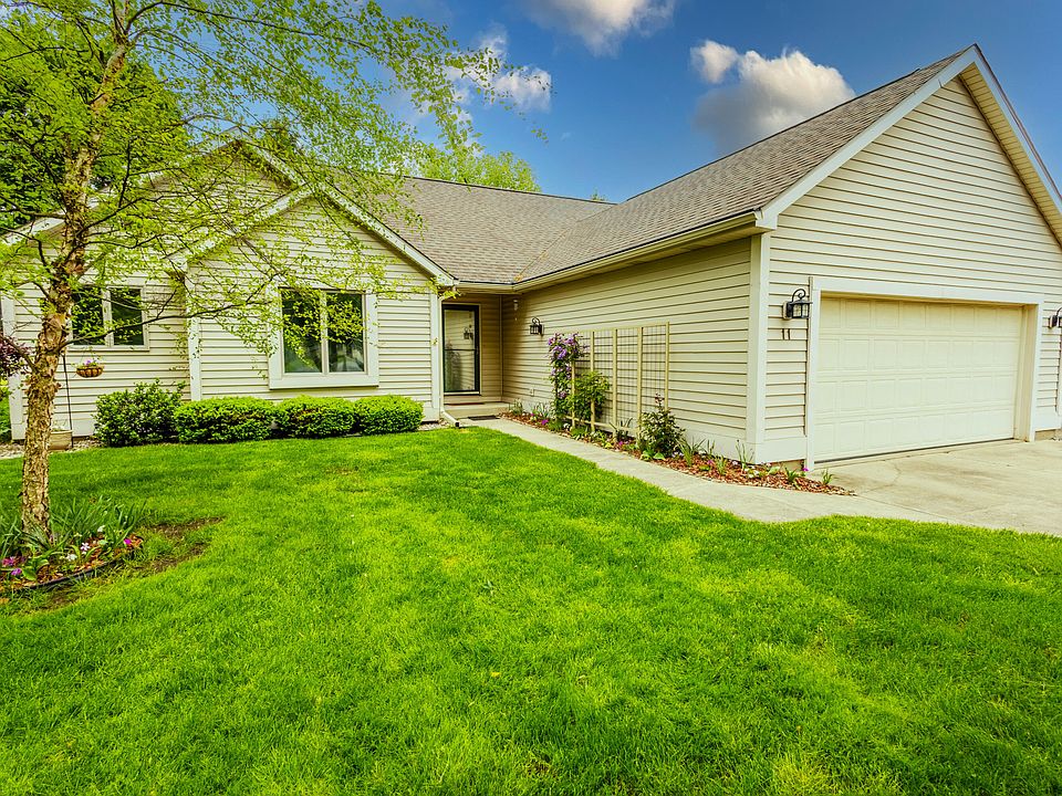 1st image of 11 Oakdale Ln