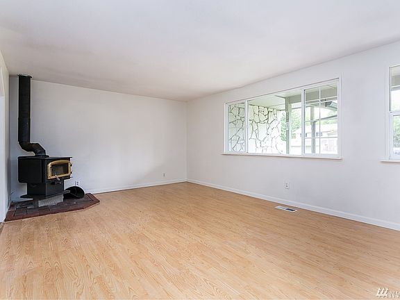 4th image of 1236 Deer Creek Dr