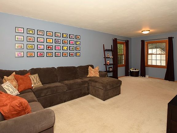 Living Room w/Neutral Carpet