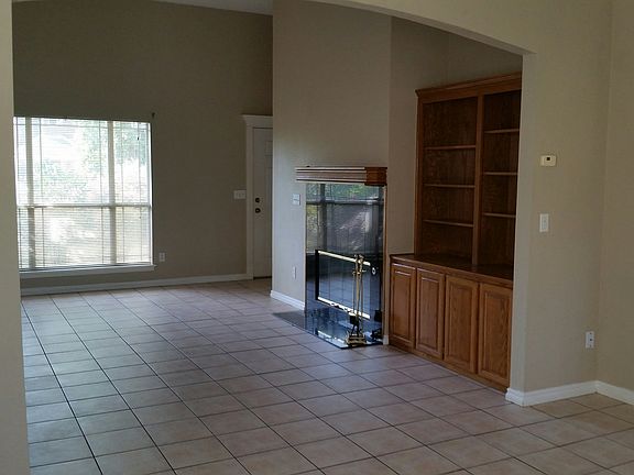 Living room w/ fireplace