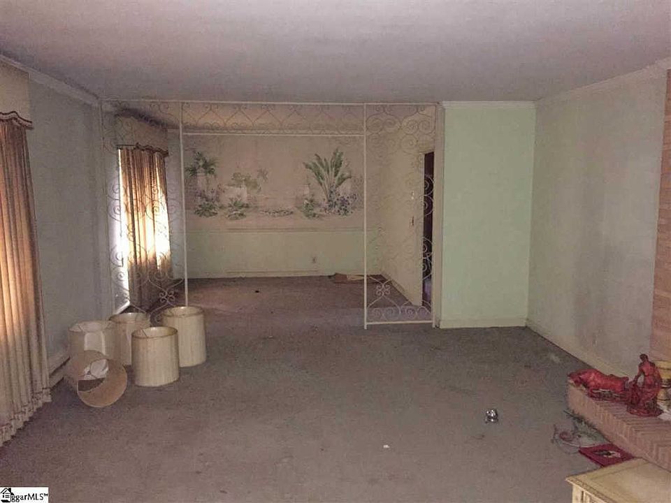 2nd image of 131 Cashmere Dr