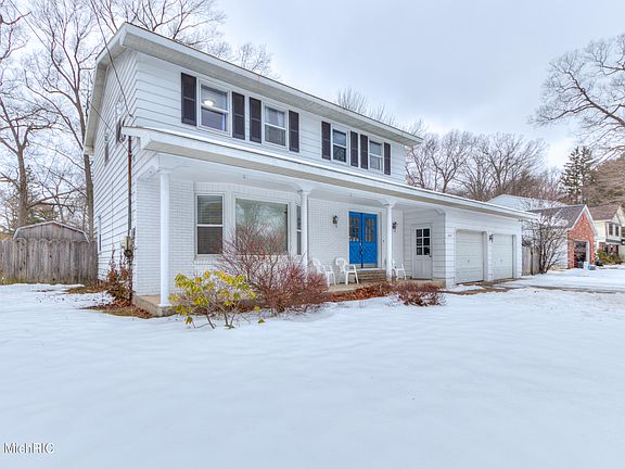 5th image of 667 W Lancaster Dr
