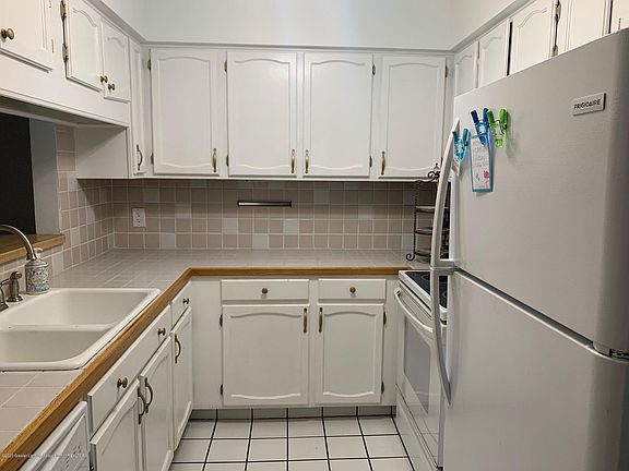 5th image of 2444 Burcham Dr