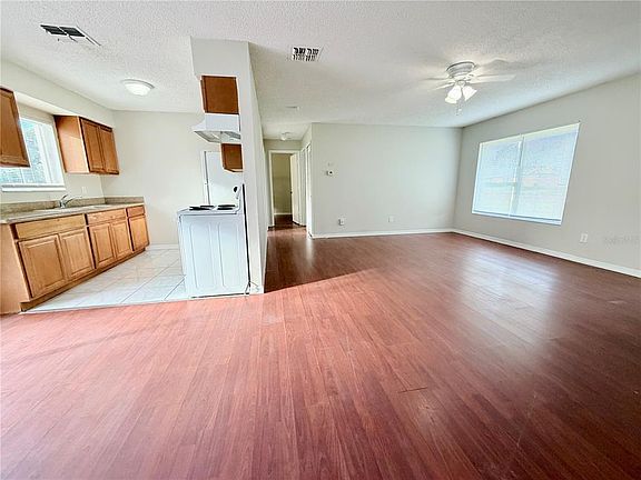 4th image of 661 GULLIVER AVENUE