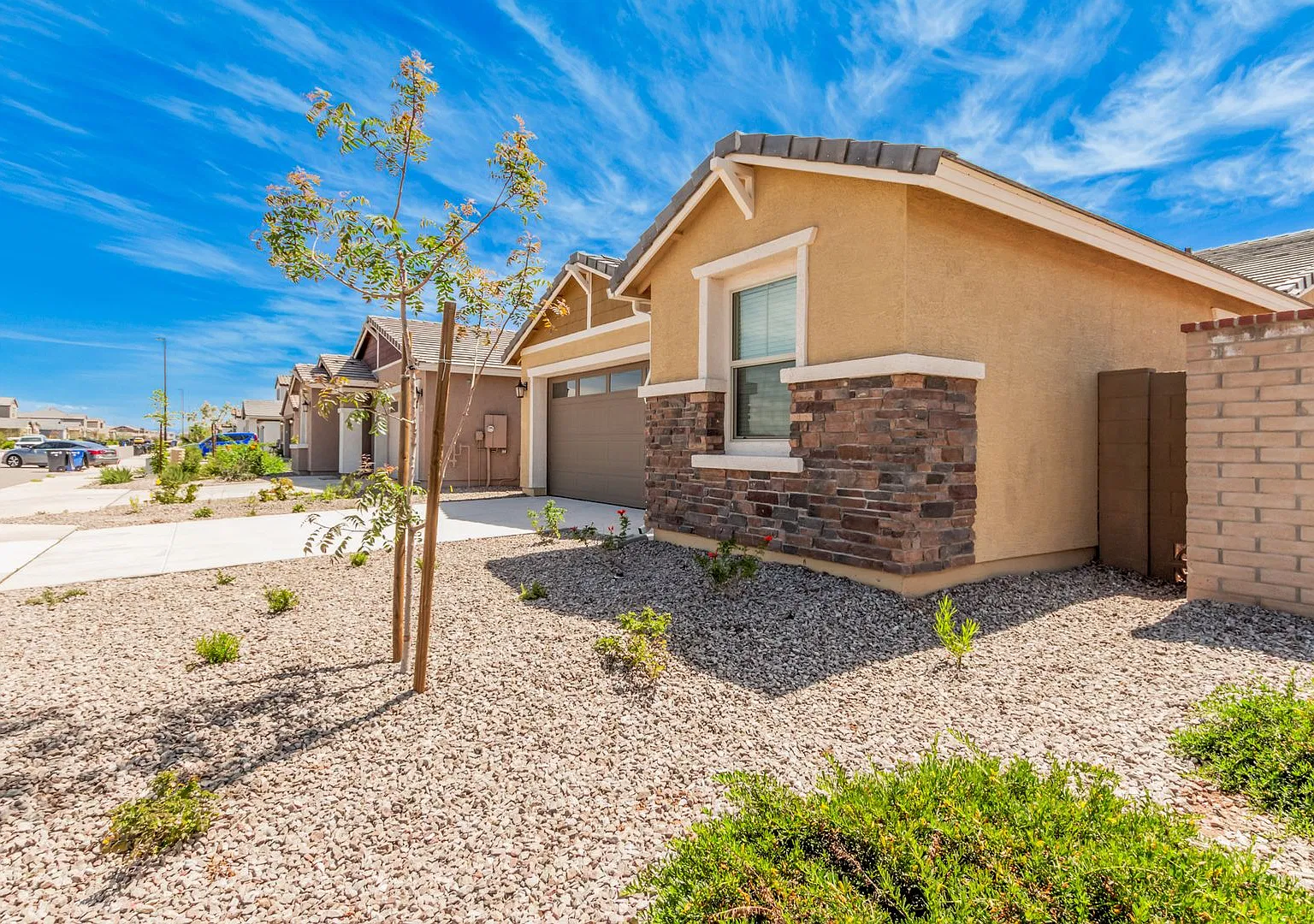 Beautiful And Modern 5 Bed/3 Bath Home In Gilbert — Photo 3