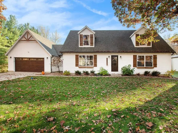 4687 E Woodland Acres Dr, Syracuse, IN 46567