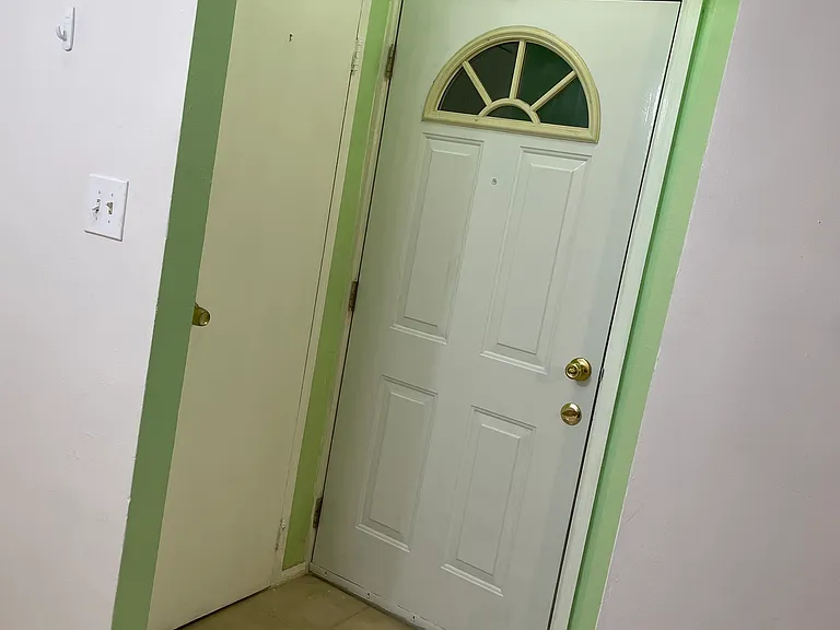 1460 E 102nd St #1 — Photo 10