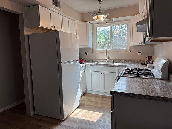 4th image of 4140 Lindenwood Dr #2D