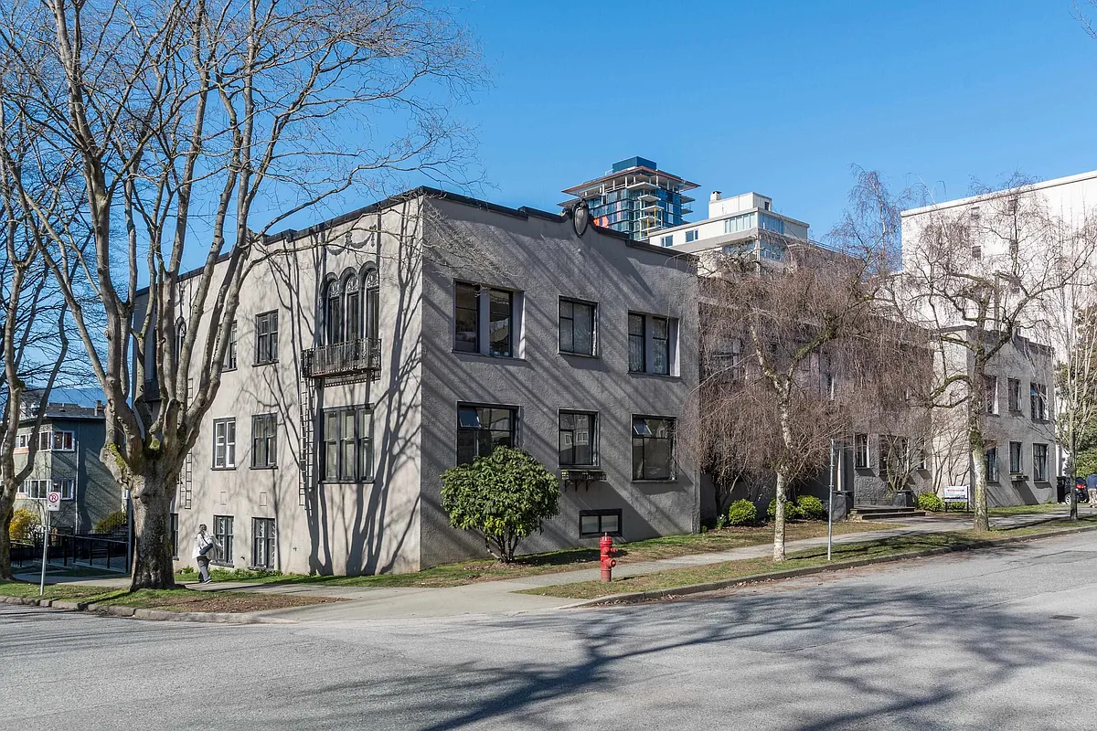 Photo 2 of 21 - 935 Jervis St #2 - Vancouver, BC Building Photo - 935 Jervis St #2