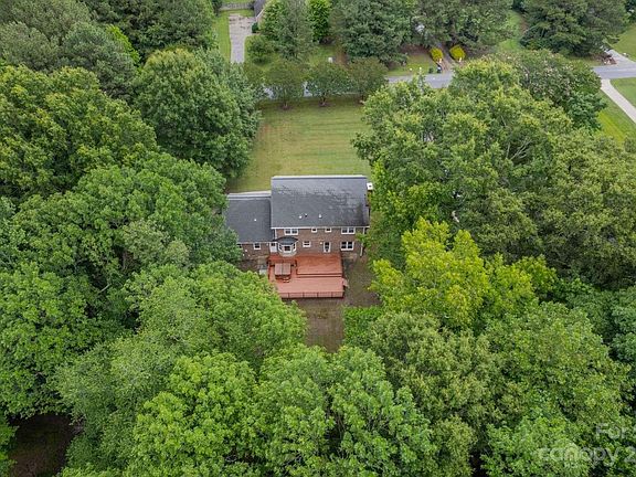 5th image of 505 Cottonfield Cir