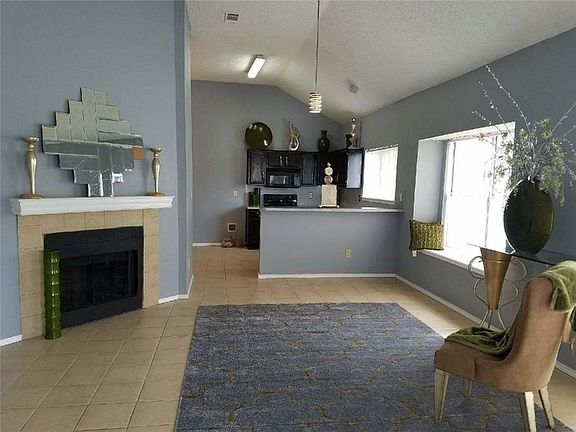 2nd image of 712 Crescent Dr